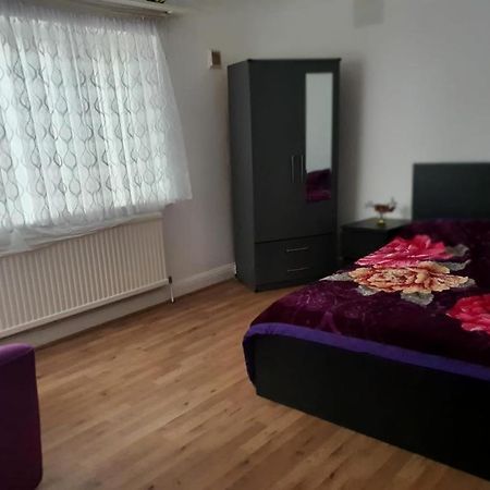 Grey Double Bedroom 런던 외부 사진