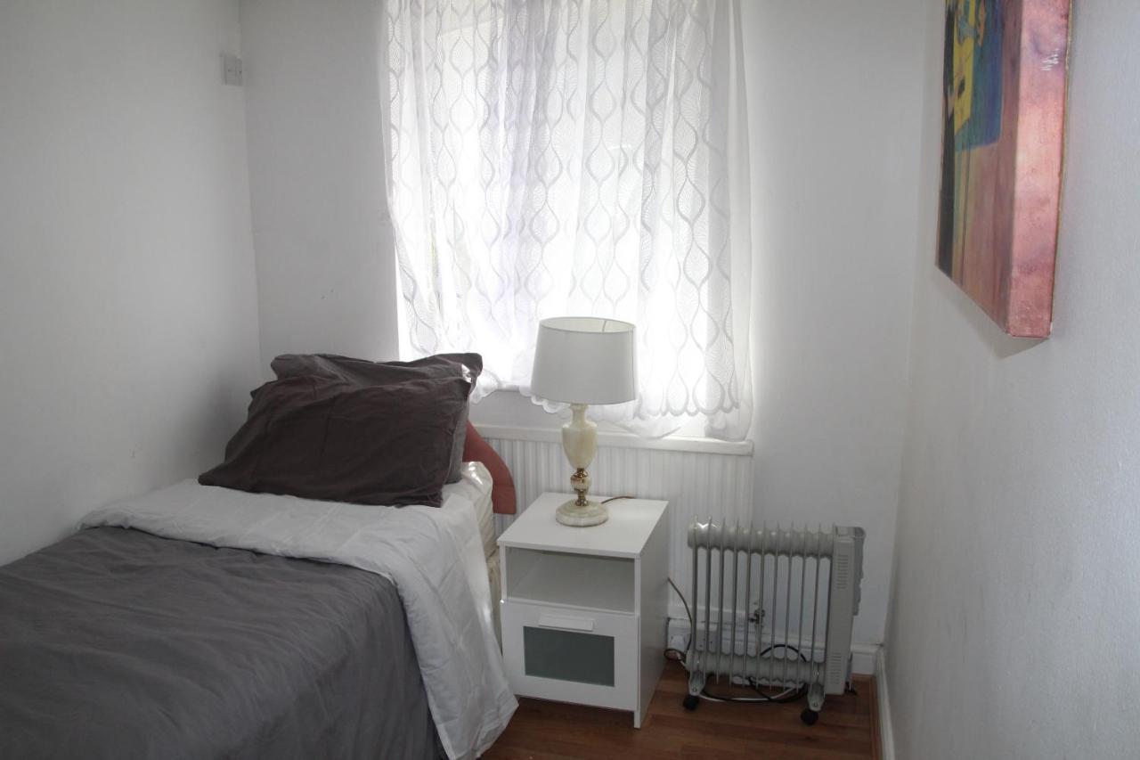 Grey Double Bedroom 런던 외부 사진