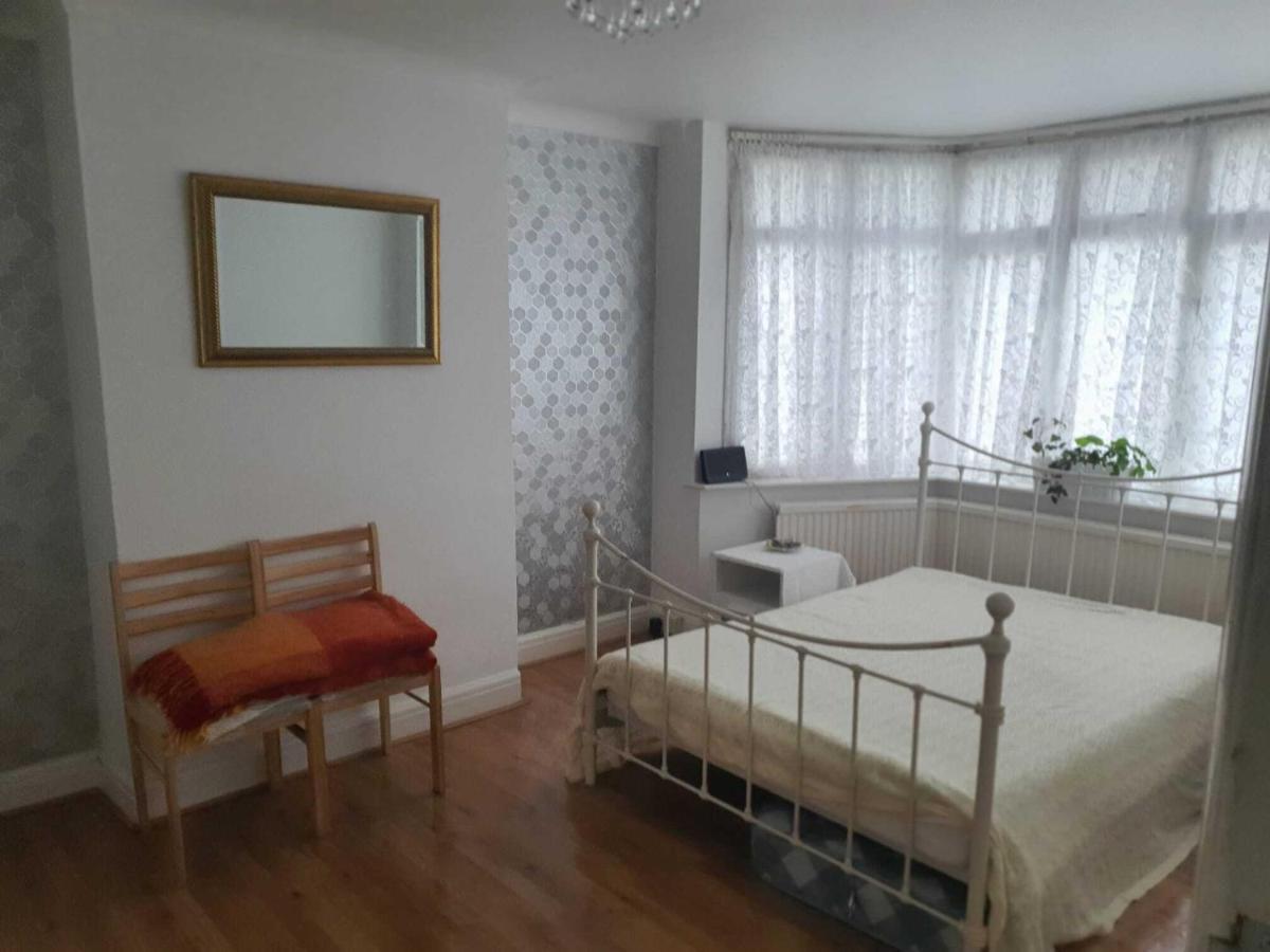 Grey Double Bedroom 런던 외부 사진
