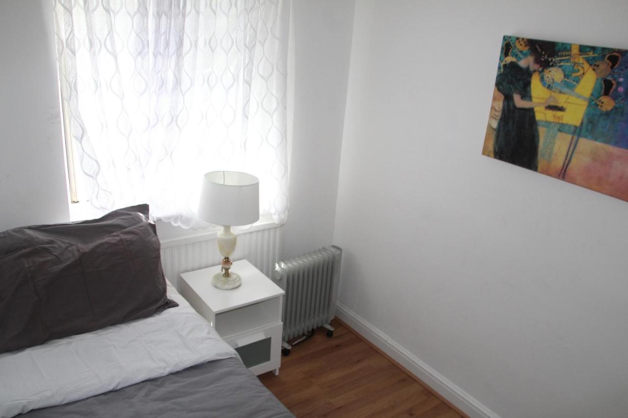 Grey Double Bedroom 런던 외부 사진